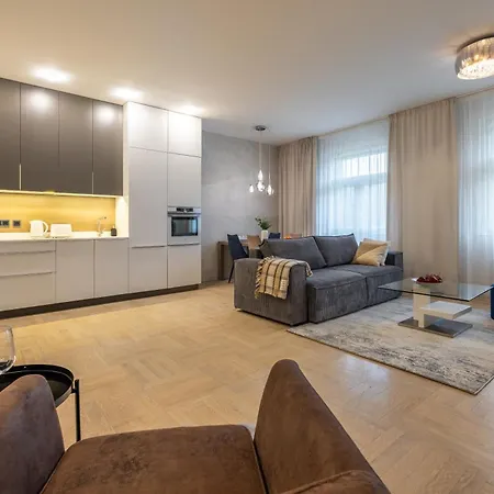 Apartment Chic & New Town By Subway