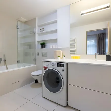 Chic & New Town By Subway Apartment Prague