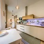 Chic & New Town By Easybnb Premium דירה